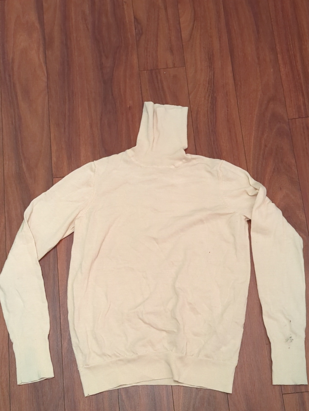 Uniqlo Cream Women's Turtleneck Sweater